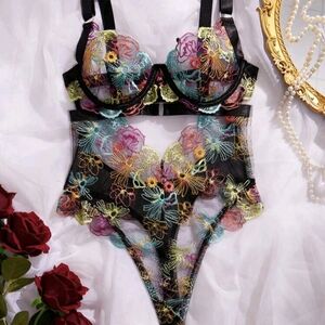 SHEIN Multicolor Floral Embroidered Black Bra Set